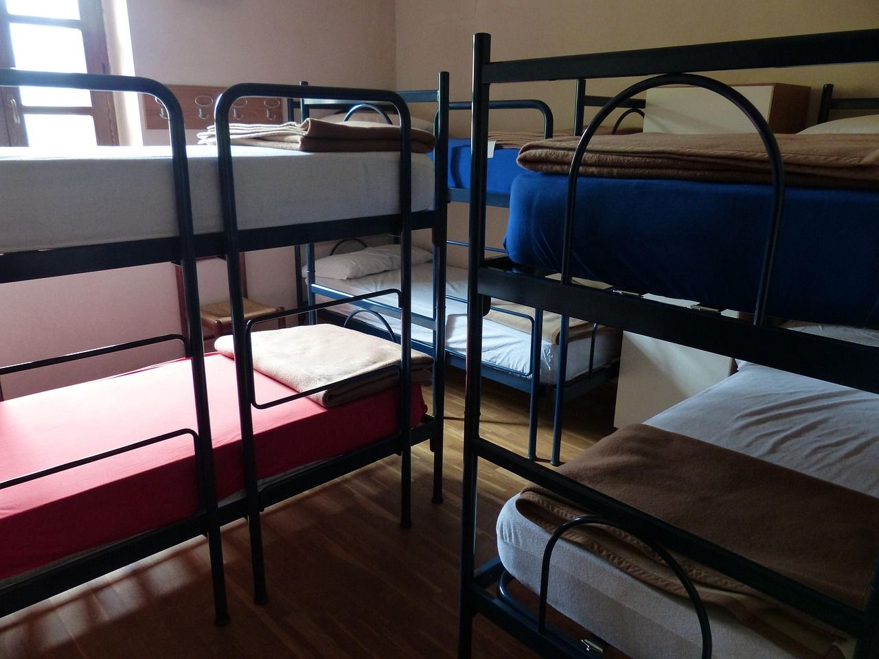 découvrez un large choix d'hébergements adaptés à vos besoins et à votre budget pour un séjour confortable et agréable.