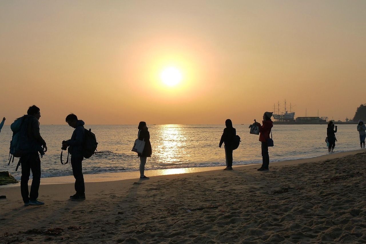 découvrez tous les conseils et astuces pour réussir votre voyage en solo : destinations idéales, sécurité, budget et expériences inoubliables pour partir à l’aventure seul.