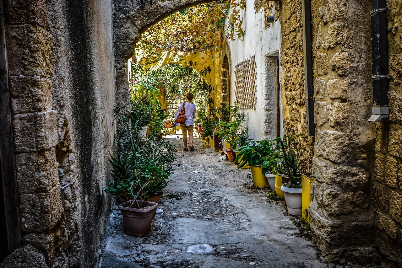conseils essentiels pour la sécurité des voyageuses solo : préparez vos trips en toute confiance et protégez-vous lors de vos aventures en solo.