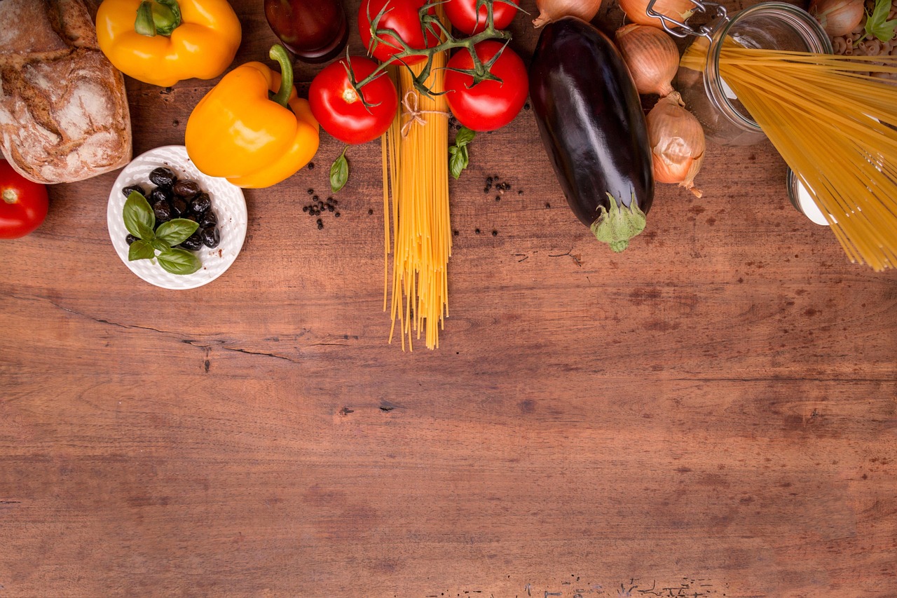 Quels plats typiques faut-il absolument goûter en voyage ?