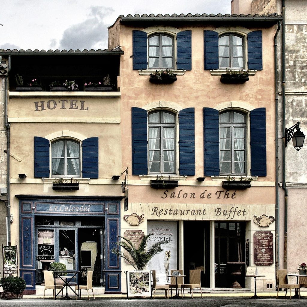 découvrez les pièges courants à éviter lors de la réservation d'un hôtel et bénéficiez de conseils pratiques pour garantir un séjour sans mauvaise surprise.