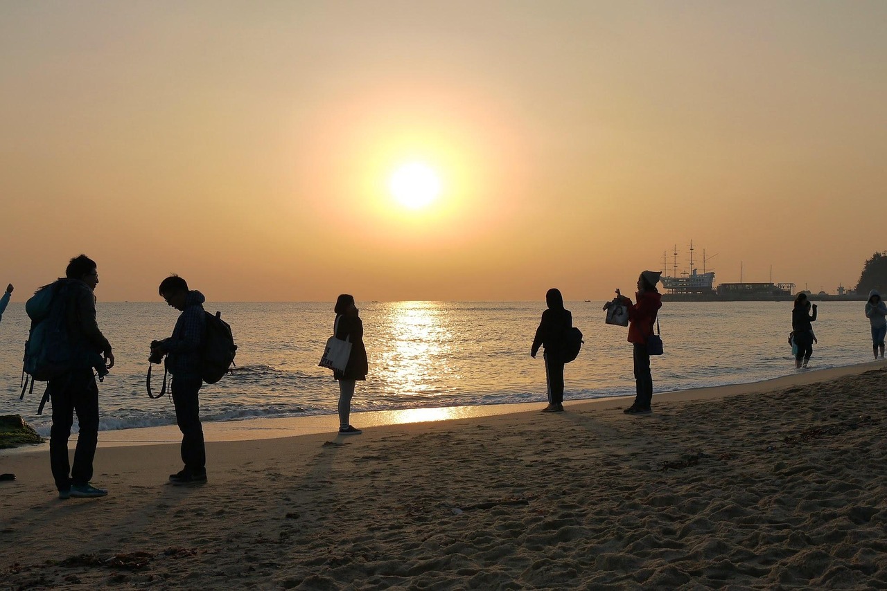 découvrez tous les conseils et astuces pour réussir votre voyage en solo : destinations idéales, sécurité, budget et expériences inoubliables pour partir à l’aventure seul.